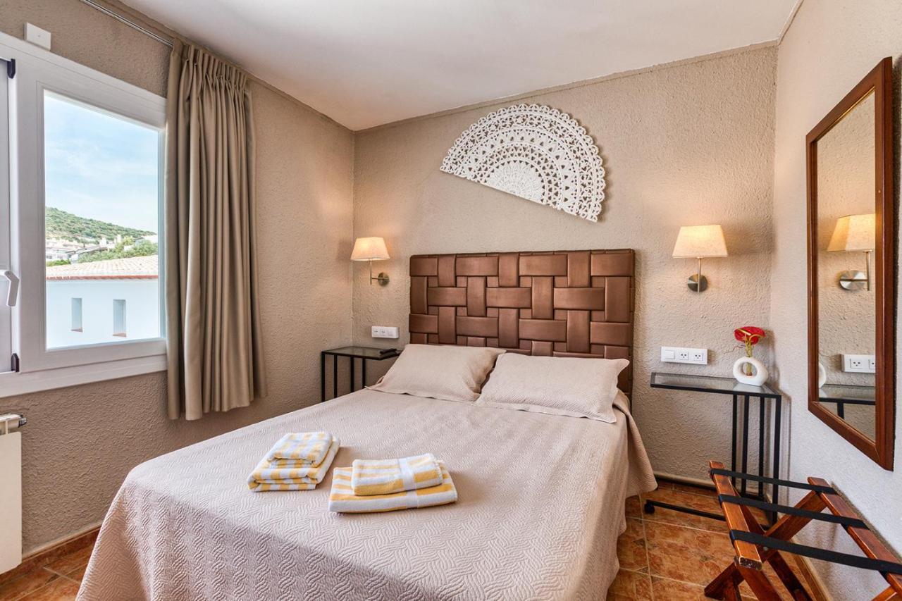 La Fonda Bed & Breakfast Cadaques Exterior photo