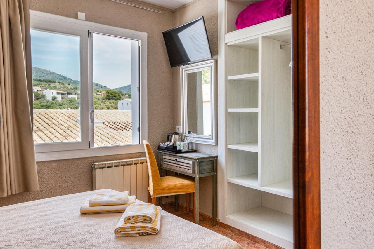 La Fonda Bed & Breakfast Cadaques Exterior photo